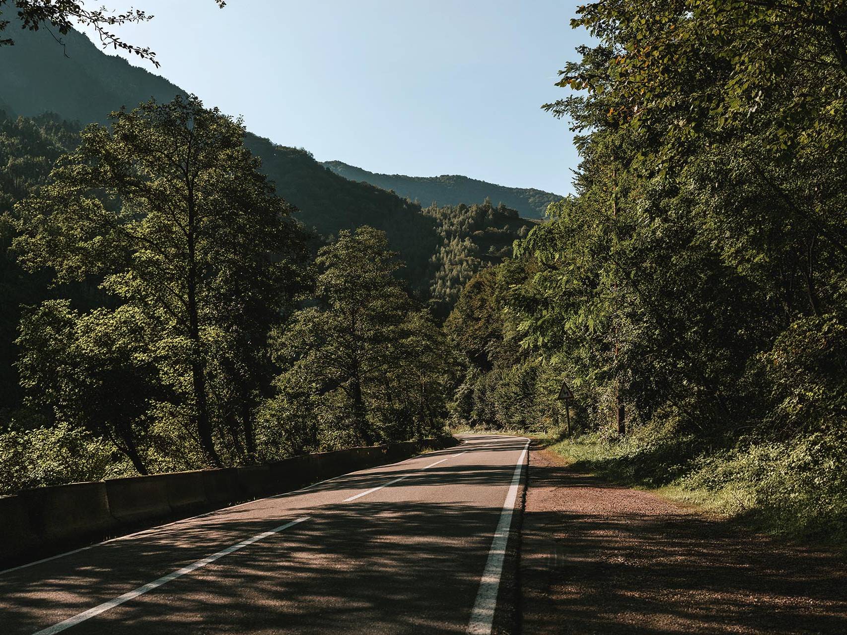 Ride Galibier, Alpe d’Huez & Courchevel on an 8 day French Alps road cycling tour. Luxury hotels, full support & stunning routes with the nevistravel community.
